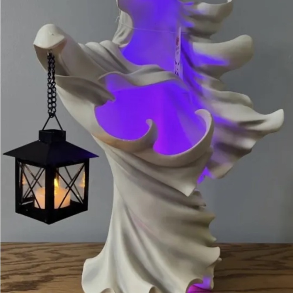 Cracker Barrel White Ghost with Lantern 18"